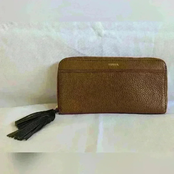 Brown Pebble Leather Fossil Zipper Wallet with Black Leathers Tassle - Picture 2 of 7